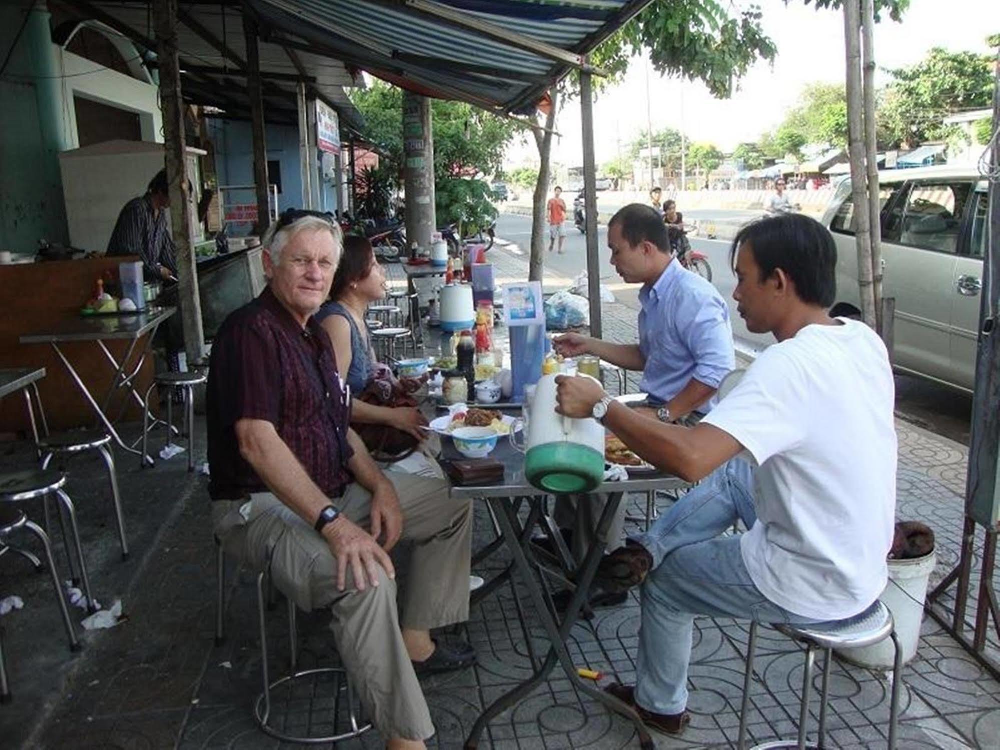 Oasis Hotel Ben Tre Exterior photo