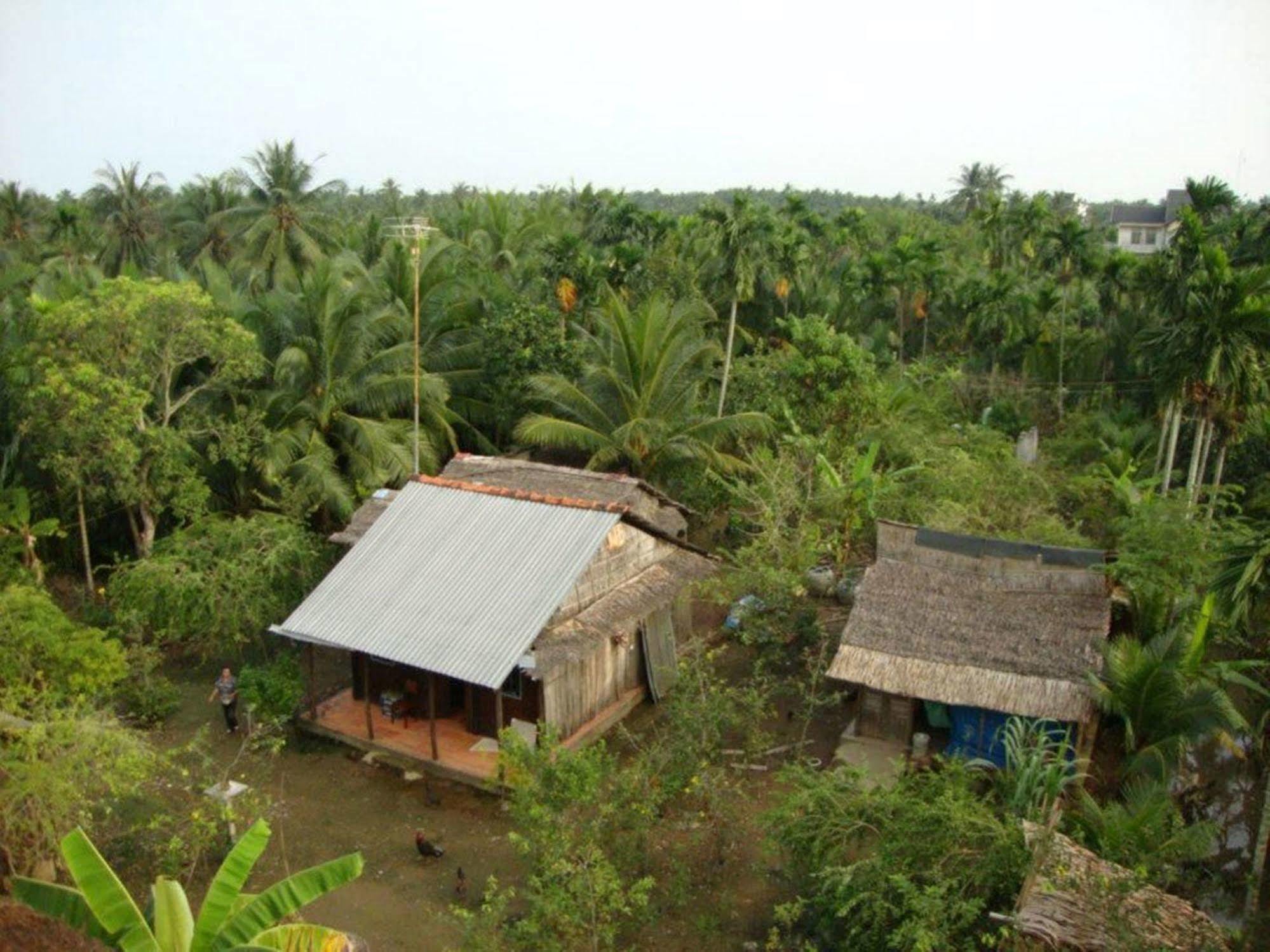 Oasis Hotel Ben Tre Exterior photo